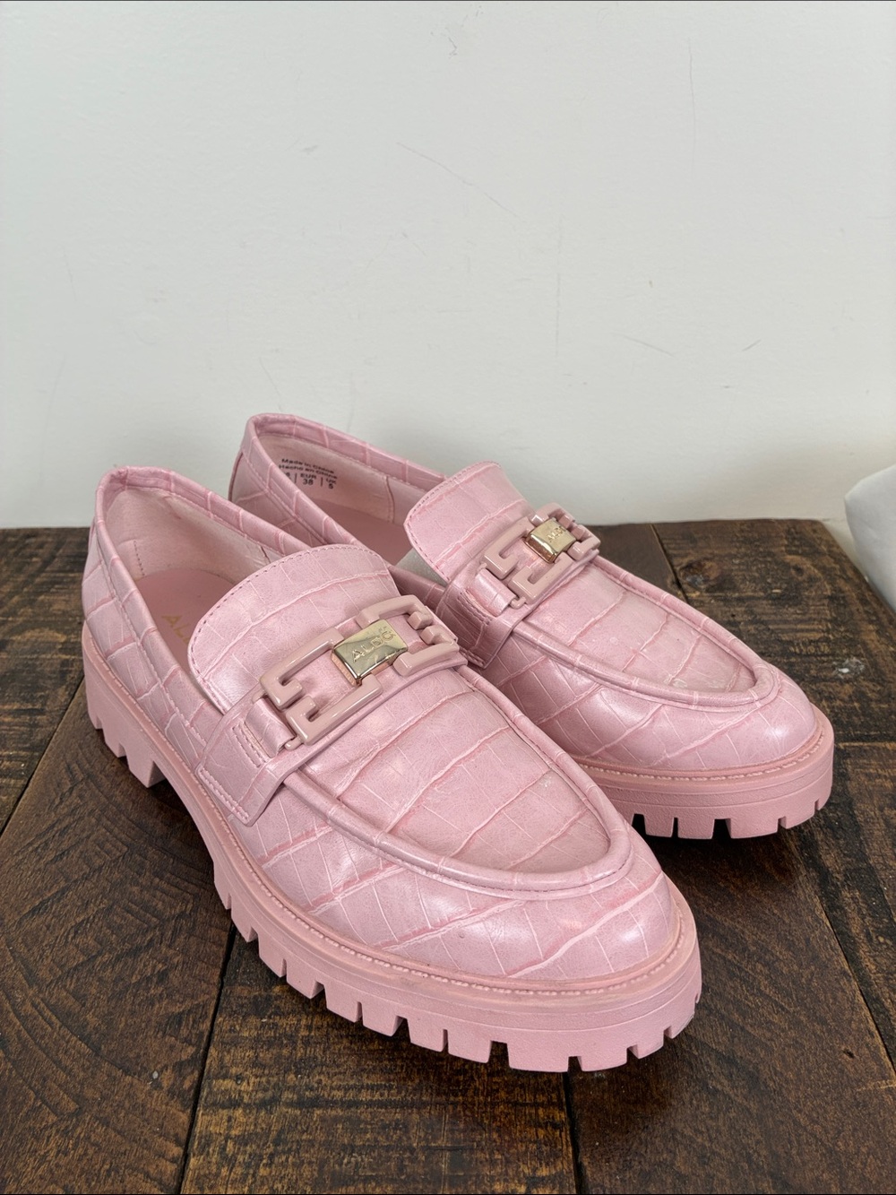 Aldo Pink Croc-Embossed Lug Sole Loafers Women’s 7.5 Barbie Elle Woods Blonde
